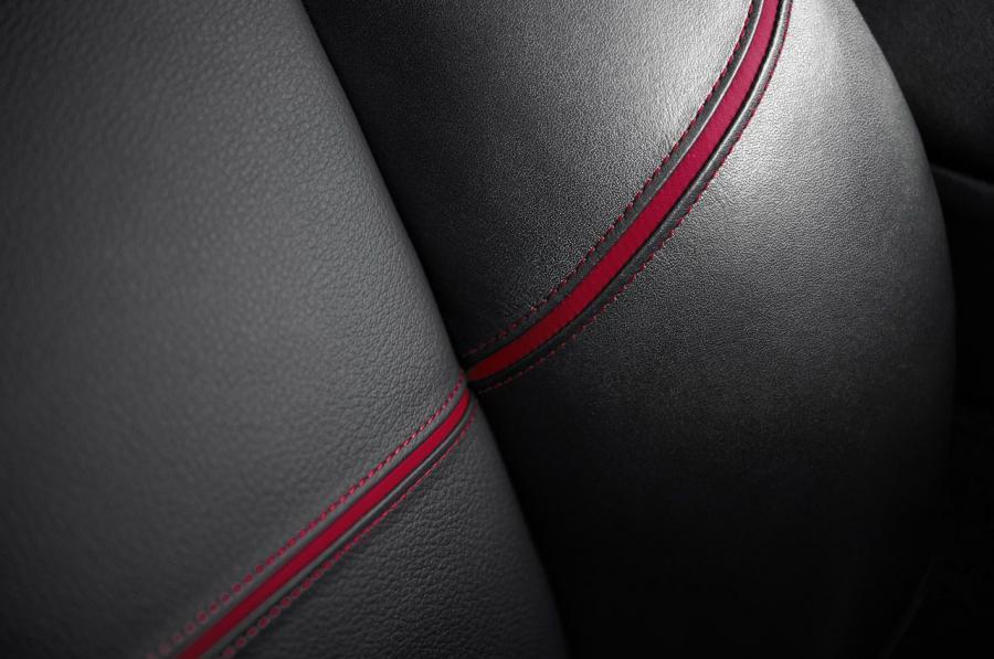Детали интерьера BMW Zagato Coupe 2012 года  (фото 8 из 86)